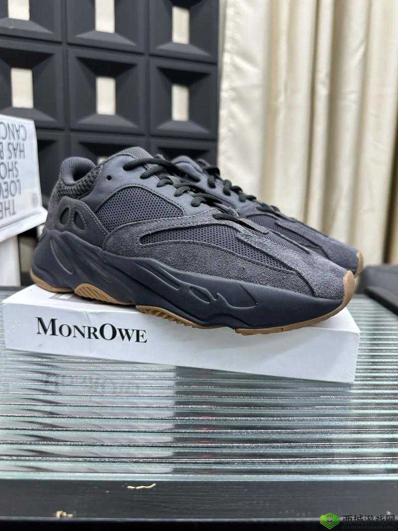 YEEZY700:时尚潮流引领者的经典之作